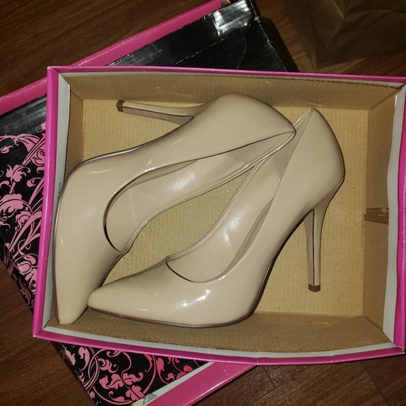 Nude pumps size 8 - Picture 1 of 2
